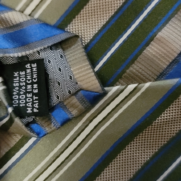 Gently Loved men's 100% silk tie by LINEAGE great balance of Blues and greens - Picture 7 of 9